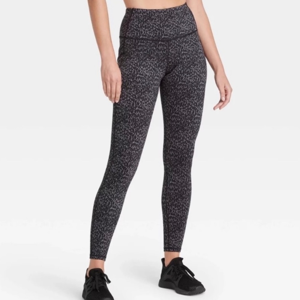 NWOT All in Motion High Waisted Leggings